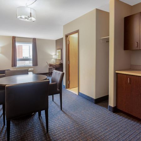 Super 8 By Wyndham Lachenaie/Terrebonne Esterno foto