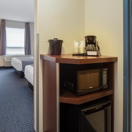 Super 8 By Wyndham Lachenaie/Terrebonne Esterno foto