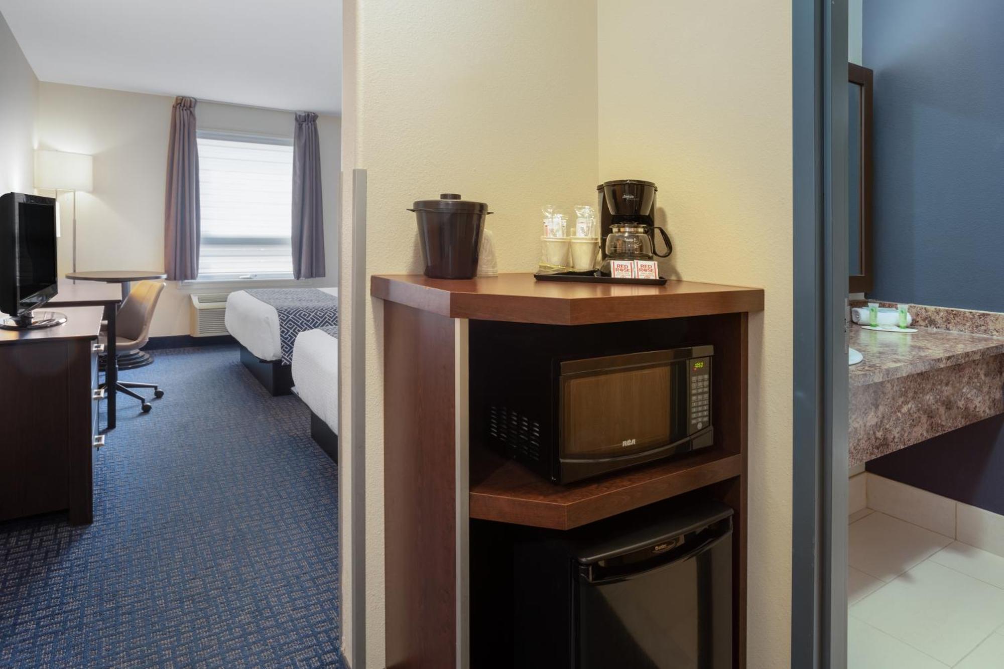 Super 8 By Wyndham Lachenaie/Terrebonne Esterno foto