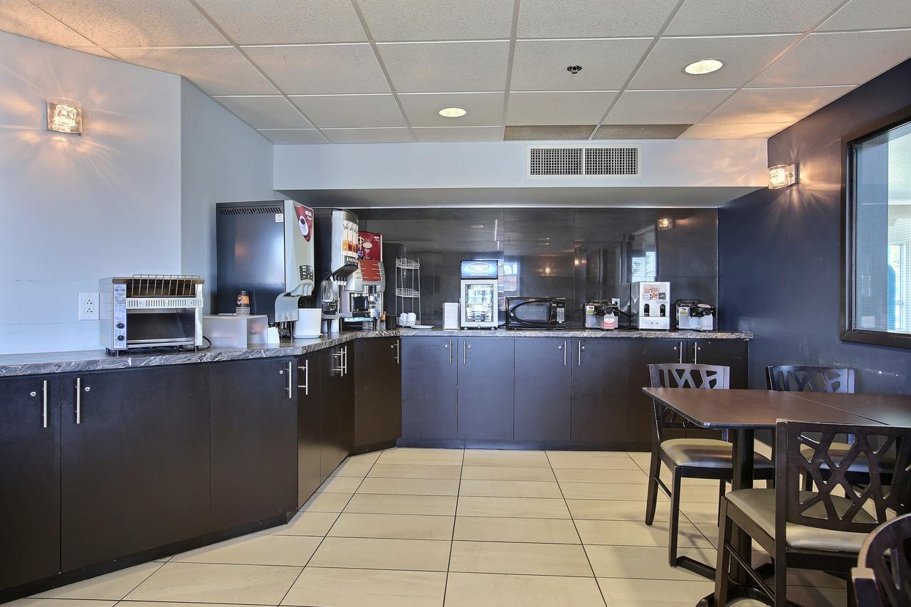 Super 8 By Wyndham Lachenaie/Terrebonne Esterno foto