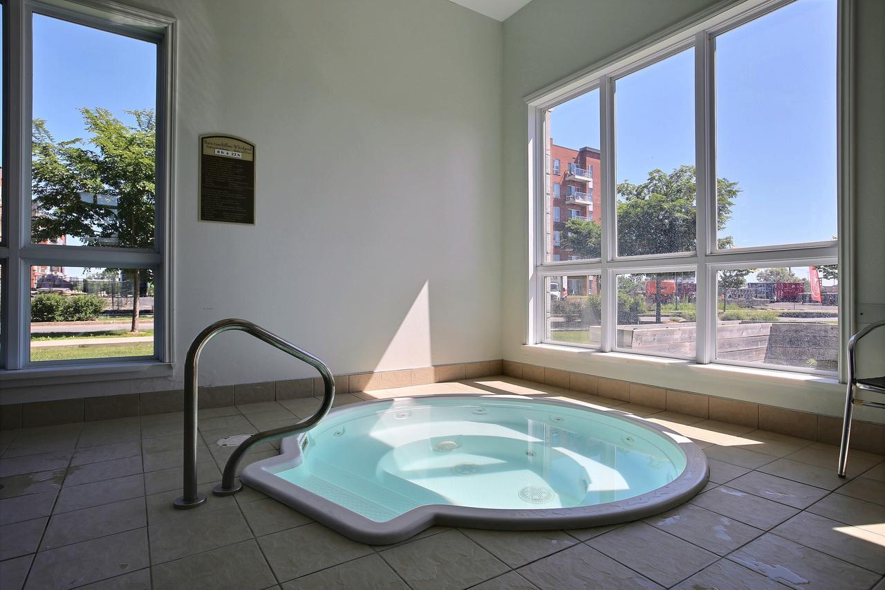 Super 8 By Wyndham Lachenaie/Terrebonne Esterno foto